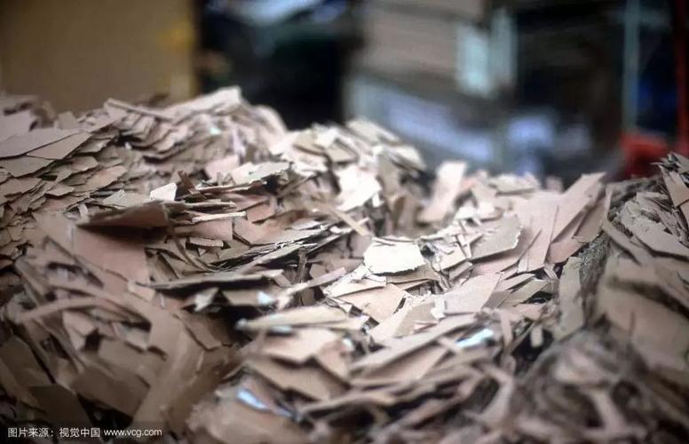在山东临沂的一家废纸回收企业,负责人宓保元告诉记者,目前废纸的定价